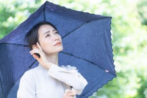 梅雨冷と温活、雨の多い季節は身体が冷えやすくなる？